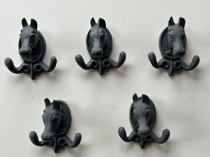 Ornamento decorativo (5) - Gancho de cabeça de cavalo em ferro fundido - Bélgica