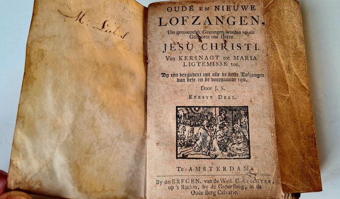 Fraai oud boekje met kerk liederen, drie delen in overlappend vellum - 1740