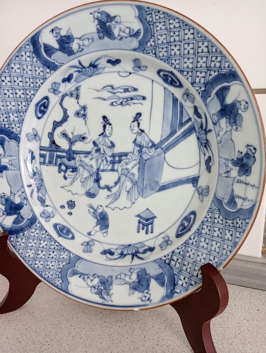 Ein chinesischer blau-weißer Teller, Yongzhen (1723-1735) KEIN MINDESTGEBOT - Porzellan - China - Yongzheng (1723-1735)