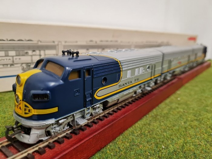 Märklin H0 - 3362 - 柴油火車 (1) - 通用EMD F7 - Santa Fe