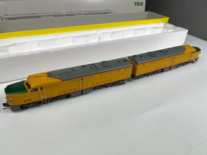 Trix H0轨 - 22805 - 柴油内燃机车 (1) - ALCO 双单元 PA 1 - Union Pacific Railroad