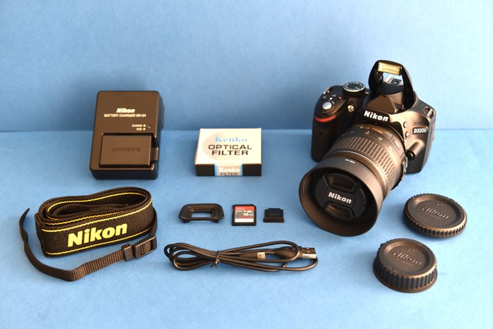 Nikon D3200 * 5724 clicks * Nikon DX AF-S Nikkor 18-55mm f3.5-5.6G VR + Accessoires * Digitalt refleks kamera (DSLR)