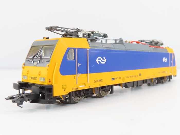 Märklin H0 - 36629 - Locomotive électrique (1) - Traxx E 186 avec son complet MFX - NS