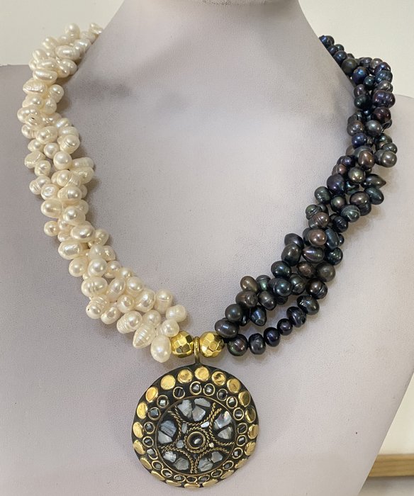 Perla Natural Negra - Blanca ,"Yin - Yang",  con el amuleto más - starkes „Glück“ – Glück, Gesundheit, Weisheit... Lay 925 Silber. - Halskette