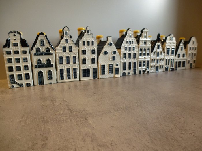 Bols - Miniaturowa figura - Jedenaście domów KLM Delft Blue, ceramika