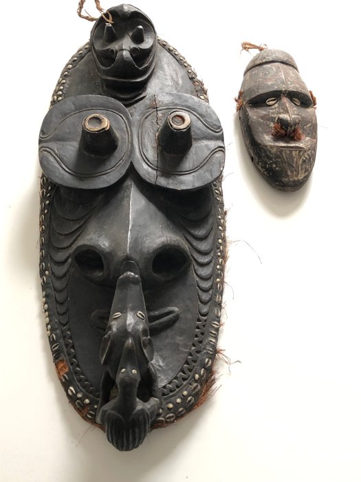 一对来自 SEPIK 地区的部落面具 - 巴布亚新几内亚  (没有保留价)