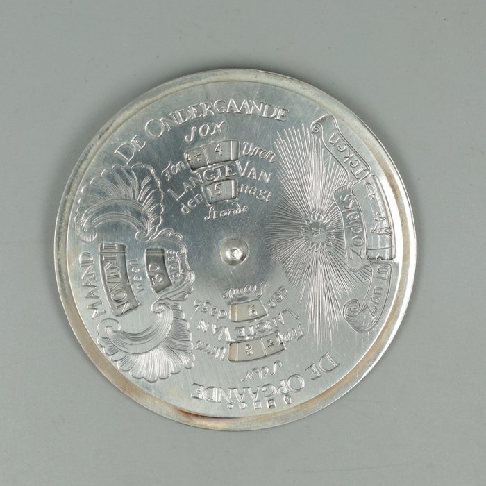 Calendarium Perpetuum - naar 18e-eeuws voorbeeld - Koninklijke Begeer 1998 - Pamflett - .925 sølv