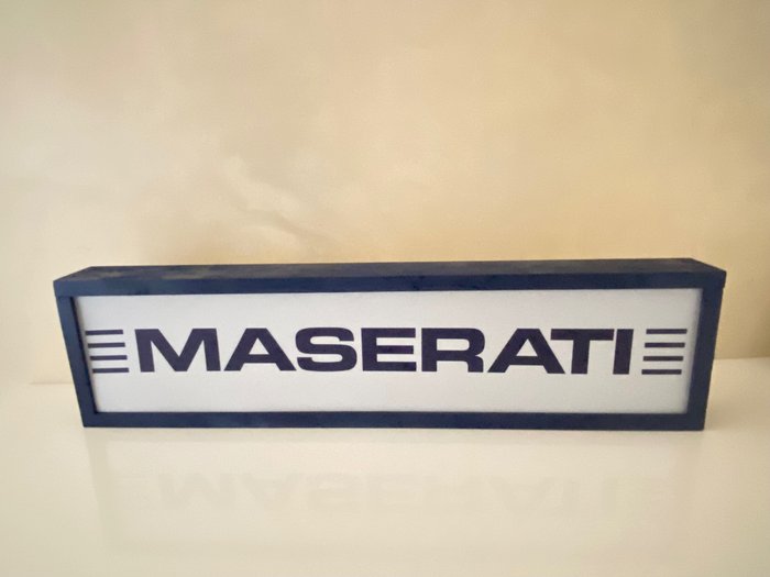 Podświetlany znak - Maserati - Insegna artigianale a LED