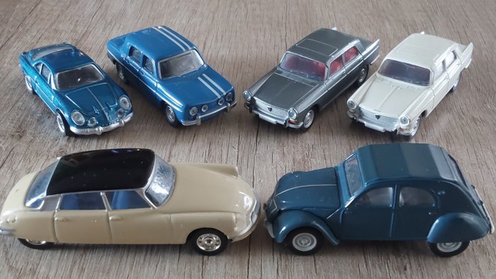 Norev 1:55 - Modellbil - 2x Citroën, Citroën DS en 2CV /   2x Peugeot de 404  /   2x Renault, Renault8 Gordini en Alpine A110 - Den franske serien har vært i en montre, ikke spilt.