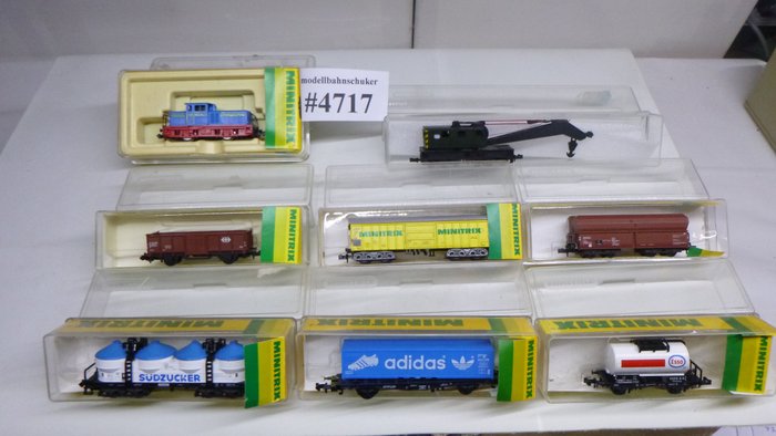 Minitrix, Roco N - Model train (8) - 8-part freight train with factory diesel locomotive and some long freight wagons and crane - #4717 - DB
