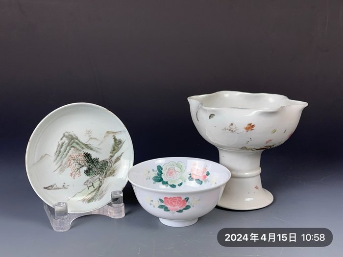 粉彩瓷三件(Lot.00376&385&403) - Porselein - China - Eind 20e eeuw/21e eeuw