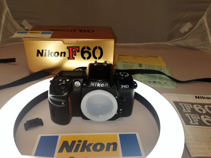 Nikon F60, tracolla , istruzioni, scatola, borsa fotografica Analoginen kamera