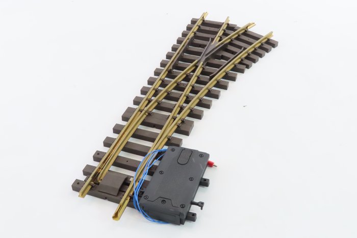 Piko G - 35223 - Binari di modellini di treni (1) - Binario con interruttore sottile a destra con azionamento elettrico, in ottone