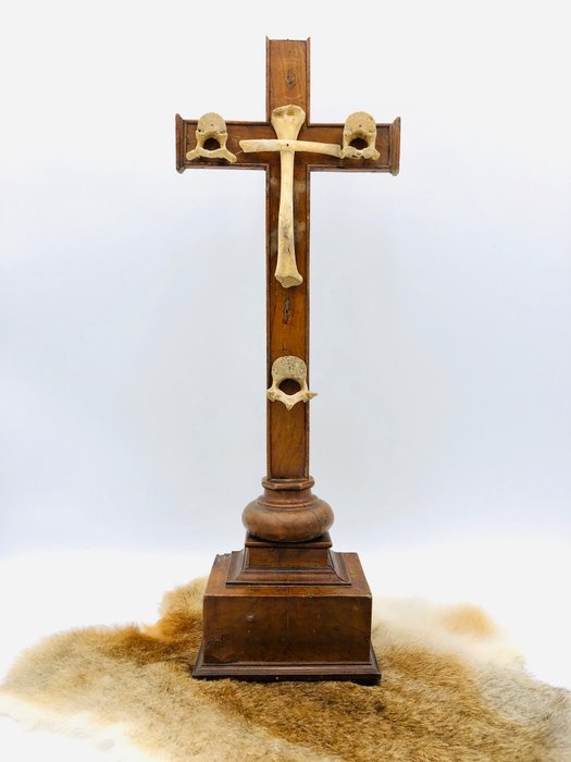 Religiöse und spirituelle Objekte - Atypisches Kruzifix - Holz, Knochen - 1940-1950
