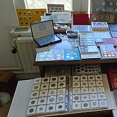 Wereld. Super huge lot of many uncirculated , fdc sets and various world coins/banknotes and coin  (Zonder Minimumprijs)