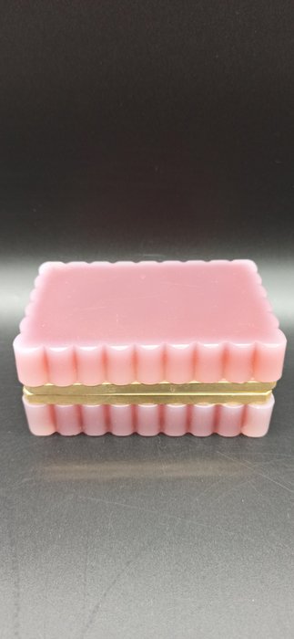 Jewellery box - Heavy French opaline glass from the mid-19th century