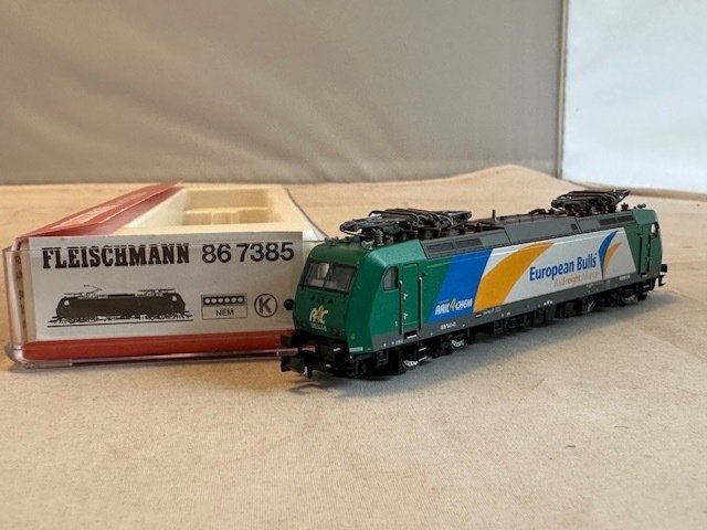 Fleischmann N - 86 7385 - Pienoismallijuna (1) - Rail4Chem European Bullsin BR 185 - (9095) - Rail4chem