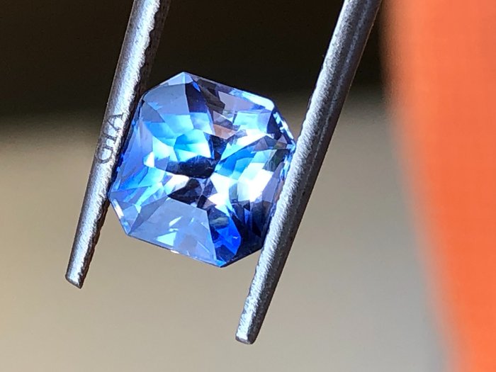 1 pcs  蓝色 蓝宝石  - 2.40 ct - 美国宝石研究院（GIA）
