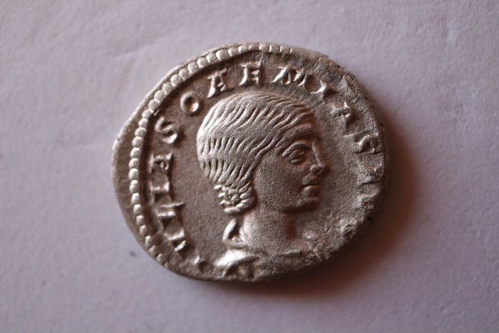Imperio romano. Julia Soemias (Augusta, 218-222 e. c.). Denarius Rome - VENVS CAELESTIS  (Sin Precio de Reserva)