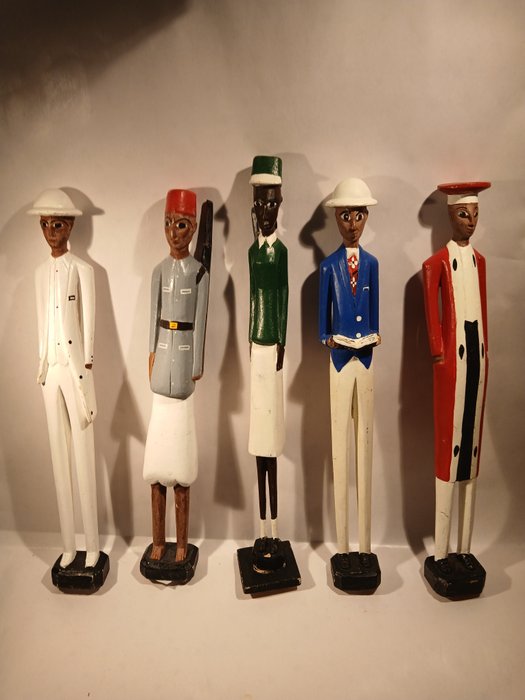 Figur - Wooden colonial figures - Tre