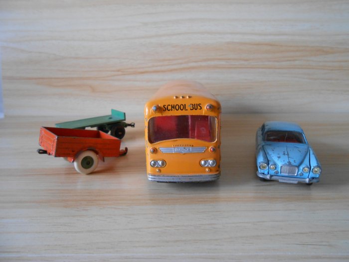 Corgi, Dinky Toys 1:43 - Miniatura de autocarro - ref. 949 Wayne School Bus, ref. 341 Land Rover Trailer, ref. 429 Trailer, Corgi Toys nr 238