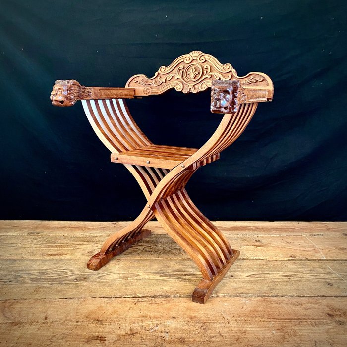 椅 - 木, 1900年代初期的薩伏那羅拉