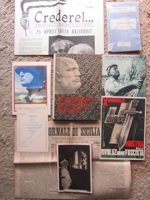 Collectif - Lot de 6 livres sur Mussolini et l'Italie.- photographie originale du Duce à Berlin. - 1933