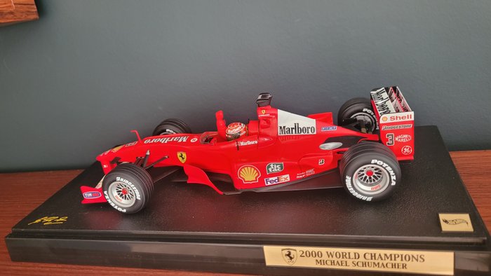 Hot Wheels - Miniatura de carro de corrida - F1 Ferrari F2000 M.Schumacher