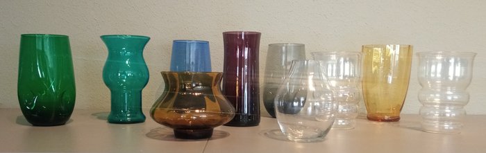 Vase  - Glas, Zehn Vintage-Vasen