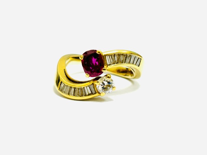 戒指 - 18 克拉 黃金 -  2.60 tw. 紅寶石 - 鉆石