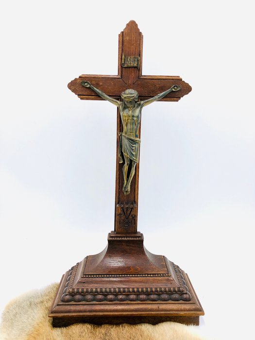 Religiöse und spirituelle Objekte - Kruzifix auf Sockel - Holz - 1930-1940