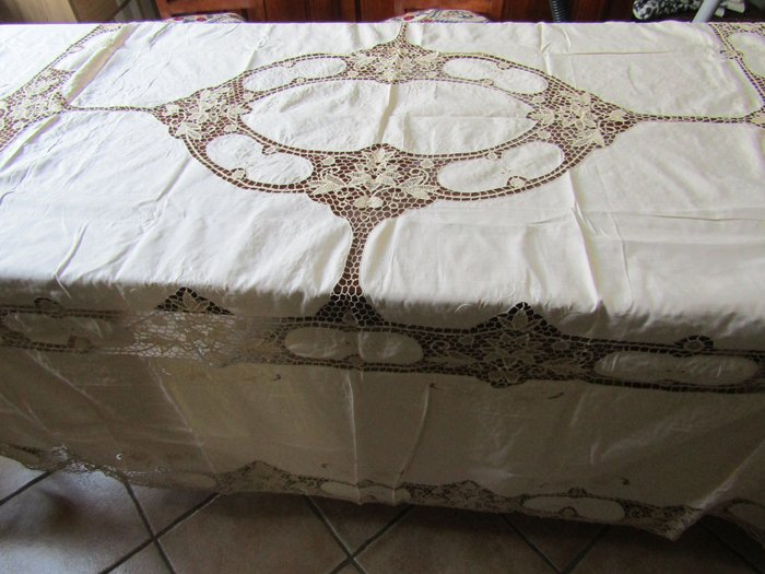 Embroidered - Table cover  - 262 mm - 225 cm
