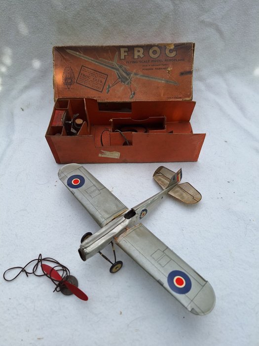 FROG ( International Model Aircraft Ltd )  - Jucărie din tinichea Flying scale model: Mark IV Interceptor Fighter ( Foreign French Markings ) - 1920-1930 - Regatul Unit