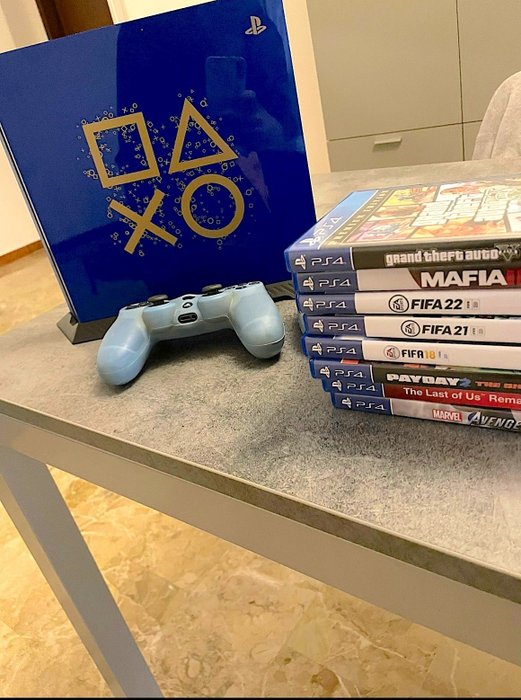 Sony - Playstation 4 (PS4) 500GB Slim Days Of Play + games - Videopelikonsoli