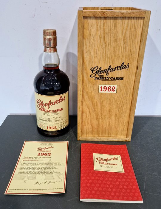 Glenfarclas 1962 - The Family Casks - Cask no. 2645 - One of 166 - Original bottling  - b. 2006  - 700 ml 