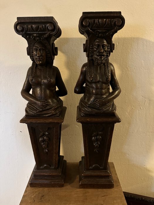 Skulptur, Twee 19e eeuwse ornamenten - 57 cm - Eiche