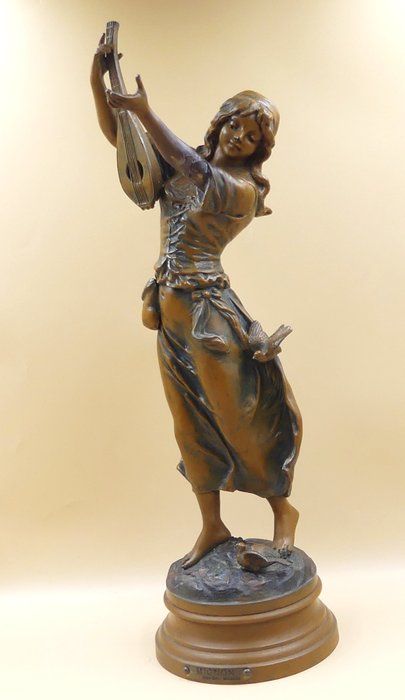 Emile Bruchon ( 1880-1910). - 雕塑, "Femme à la Mandoline " - 48 cm - 粗锌