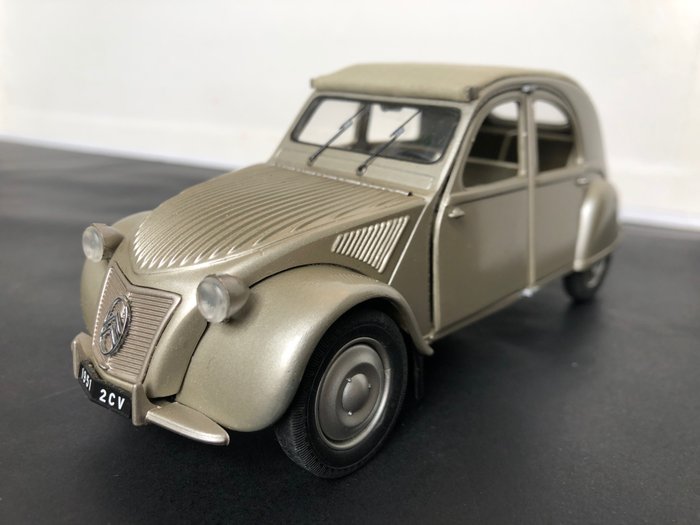 Franklin Mint 1:24 - Machetă mașină decapotabilă - Citroën  2CV 1951