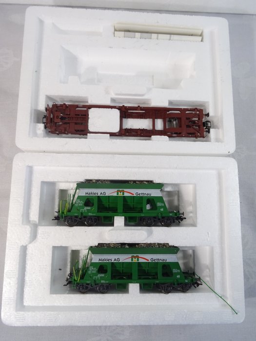 Märklin H0 - 47443 - Model train freight wagon set (2) - 1 pocket wagon without semi-trailer Kühne & Nagel and 2 self-unloading sets Makies AG - DB, SBB-CFF
