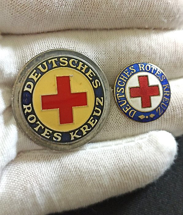 Deutschland - Sanitätsdienst - Medaille - Weimar Republic 2 Red Cross Badges