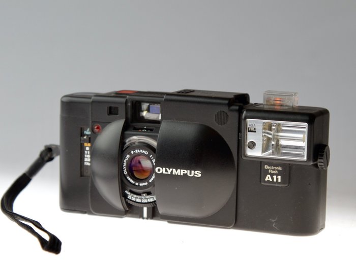 Olympus XA + A11 Mätsökarkamera
