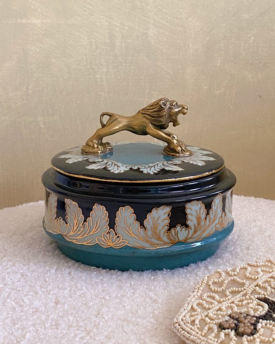 Decorative ornament - Brass Lion Opulent Porcelain Lidded Box - India 