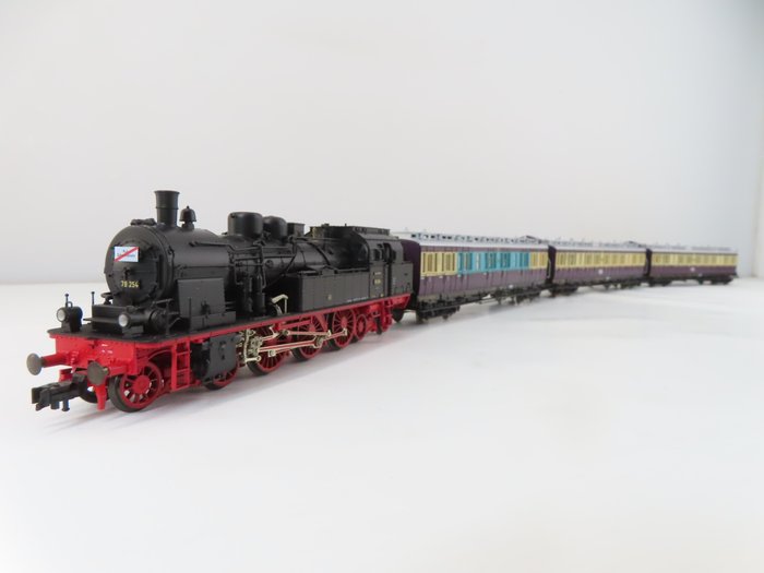 Fleischmann H0 - 4887 - Ensemble de train (1) - Coffret de locomotive annexe "Ruhr-Schnelverkehr" BR 78 avec trois wagons à compartiments - DRG