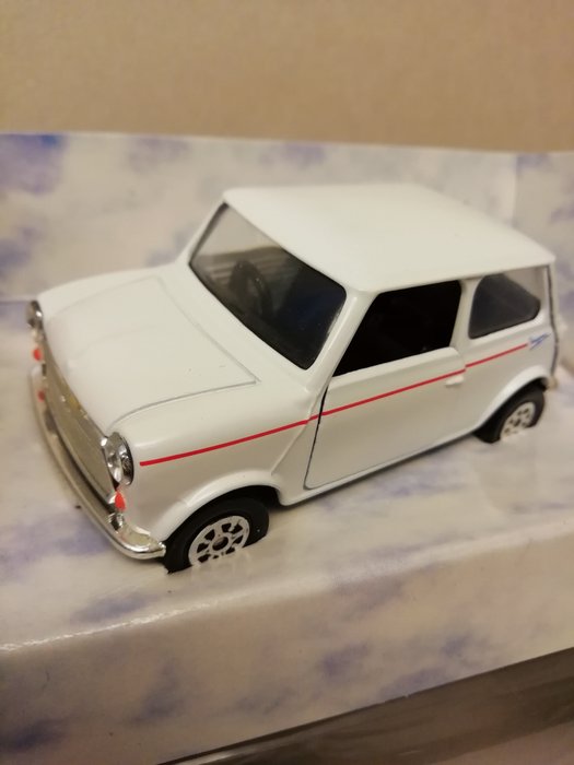 Corgi 1:36 - Model car - Mini Cooper "Sir Alec Issigonis" (Limited Edition) - number 1391 of 5000