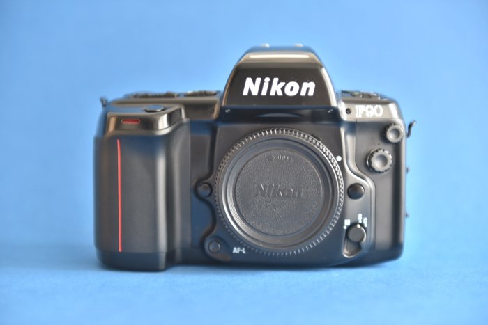 Nikon F90 body + Accessoires * Analog Spiegelreflexkamera (SLR)