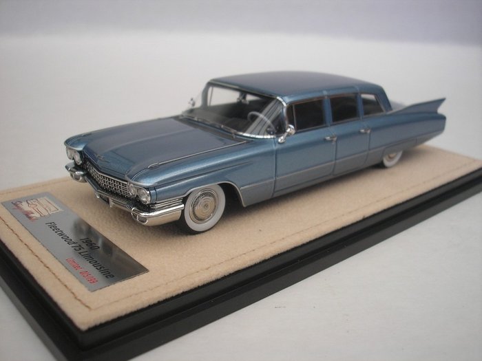 GLM 1:43 - Modellauto - Cadillac Fleetwood 75 Limousine - 1960 - Hampton Blue Metallic - 199 Stk