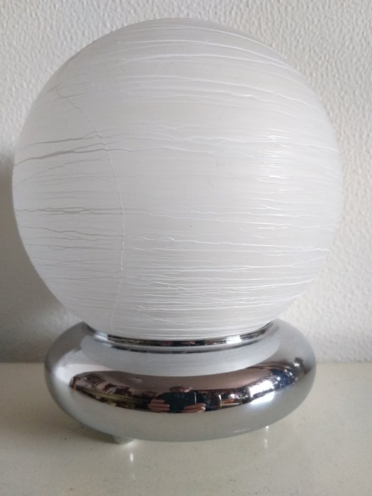 Lampa stołowa - żelazo chromowane, rzeźbione szkło skalne