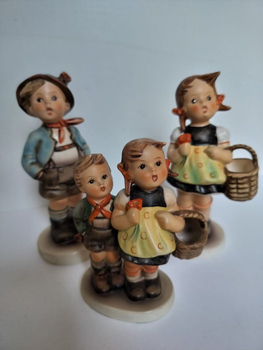 小塑像 - Goebel - M.I Hummel - Set of 3 figurines - 瓷器