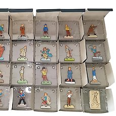 Tintin – Ensemble de 24 figurines relief en métal “Les Archives Tintin” – 24 Beeldje – 2010/2013