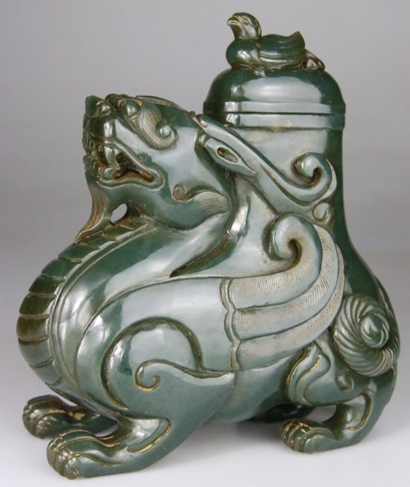 Vase Sculpte Chinois - Chimere Dragon Lions - Style Archaique - Boite - Jade Epinard - Chine - XXe siecle